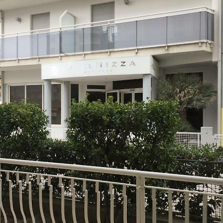 Piccolo Moderno Appartamento Sulla Spiaggia In Centro ليدو دي يسولو المظهر الخارجي الصورة