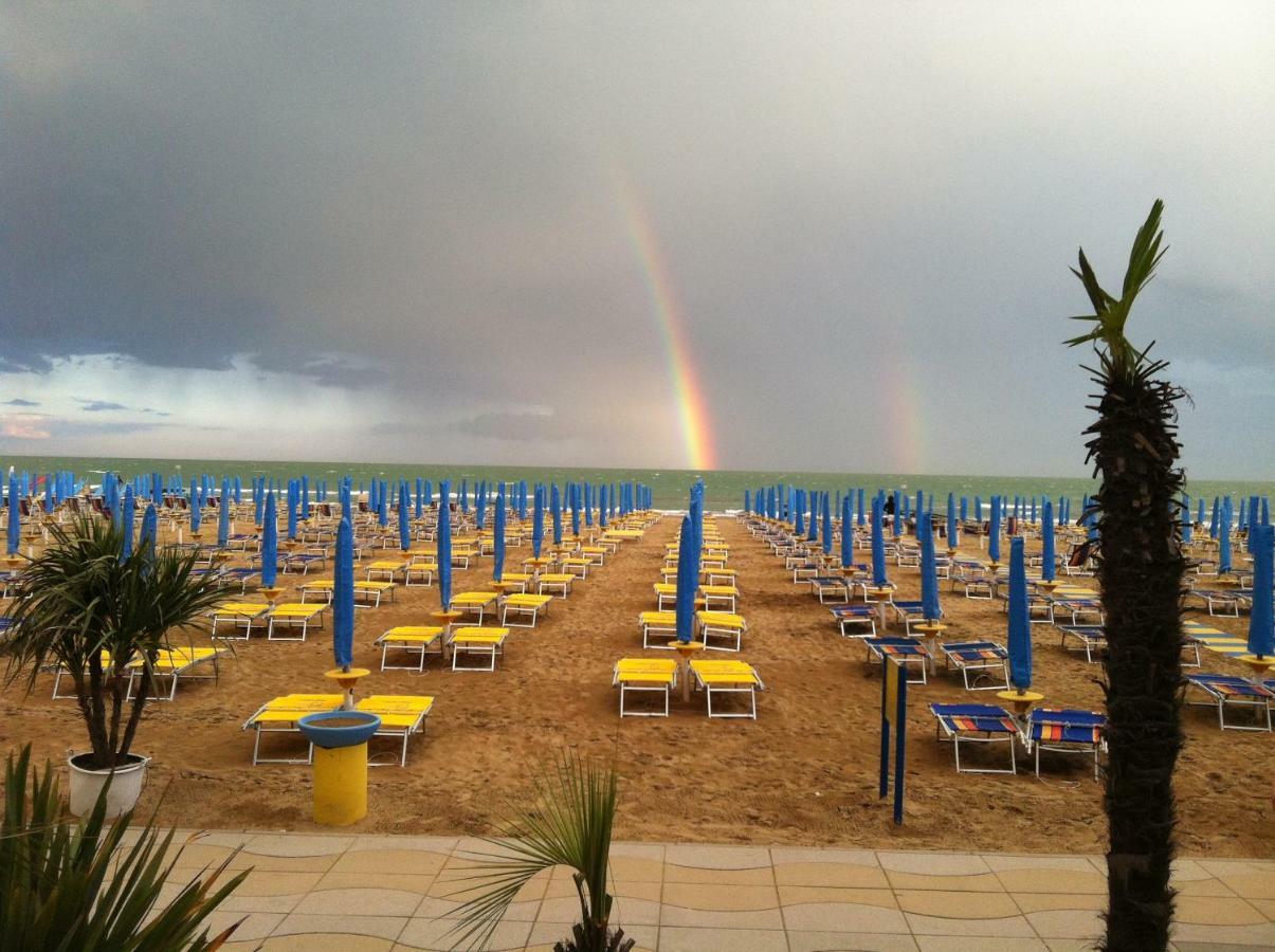 Piccolo Moderno Appartamento Sulla Spiaggia In Centro ليدو دي يسولو المظهر الخارجي الصورة